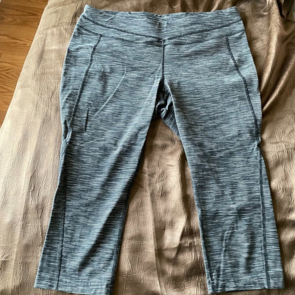 Lucy Women's Yoga Capris